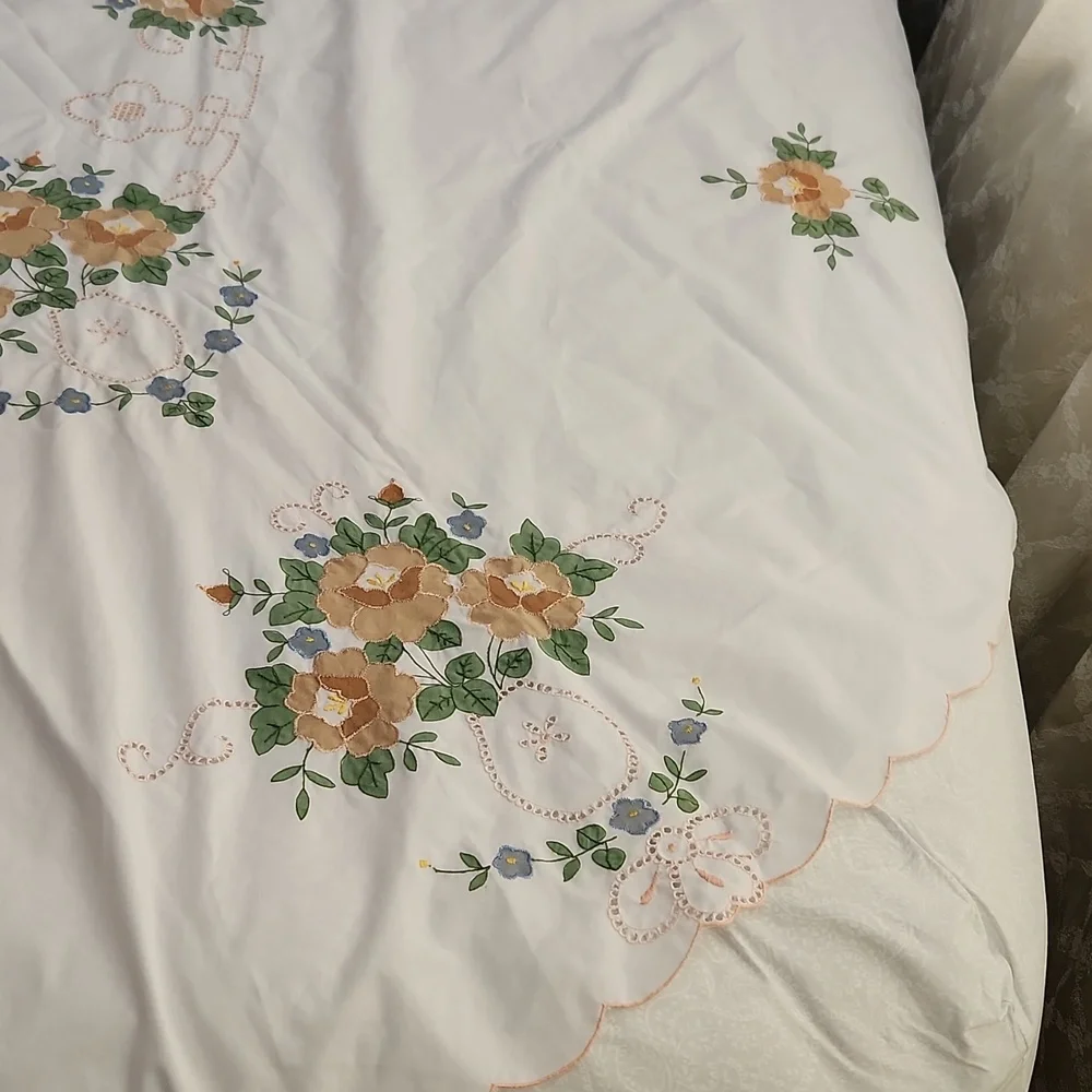 Vintage Handmade Cotton Embroidered Applique Floral Tablecloth Oblong 68
